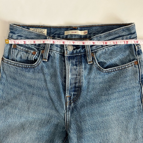 SOLD- Levi’s Wedgie Blue Jeans Women’s Size 24 - Picture 11 of 11